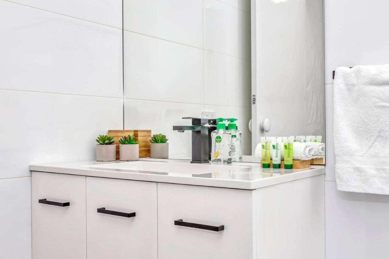 Charming Glenelg Stay, Walking Distance To Apartment