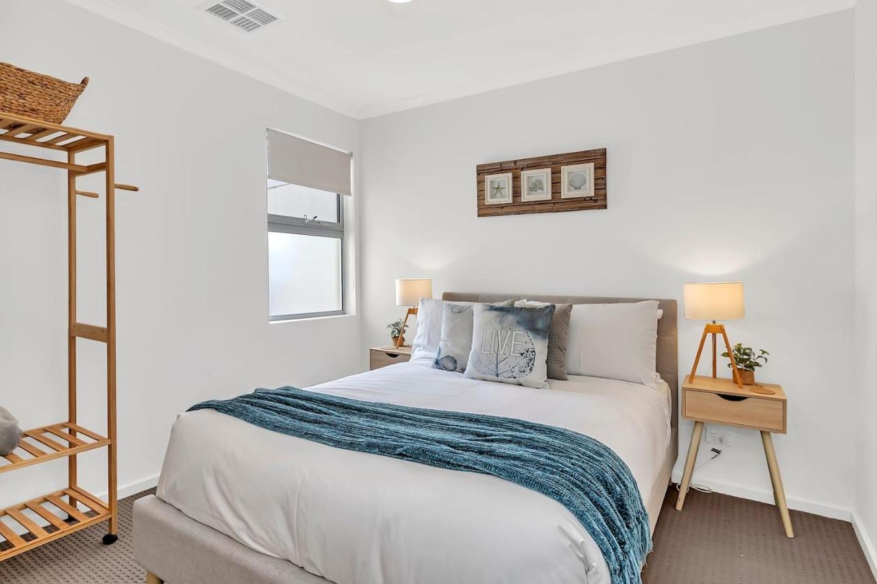 Oceanside At Christies - Contemporary Comfort * Adelaide