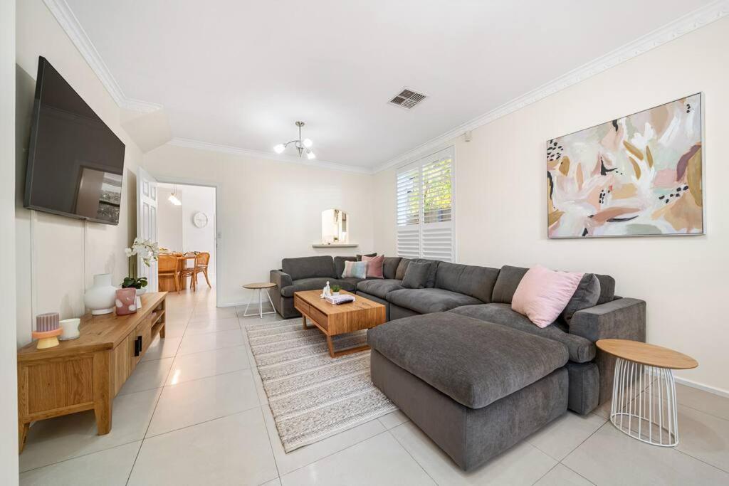 Petal And Bloom - 3br Family Cbd Apartment Adelaide
