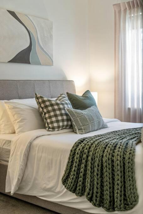 Petal And Bloom - 3br Family Cbd Adelaide