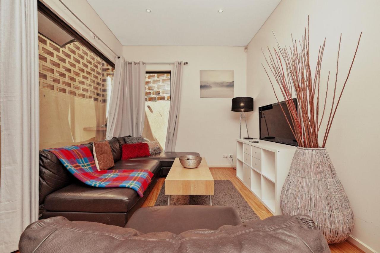 3 Bedroom Townhouse Near Gouger Street - Pets Friendly - Free Parking - Free Wifi * Adelaide
