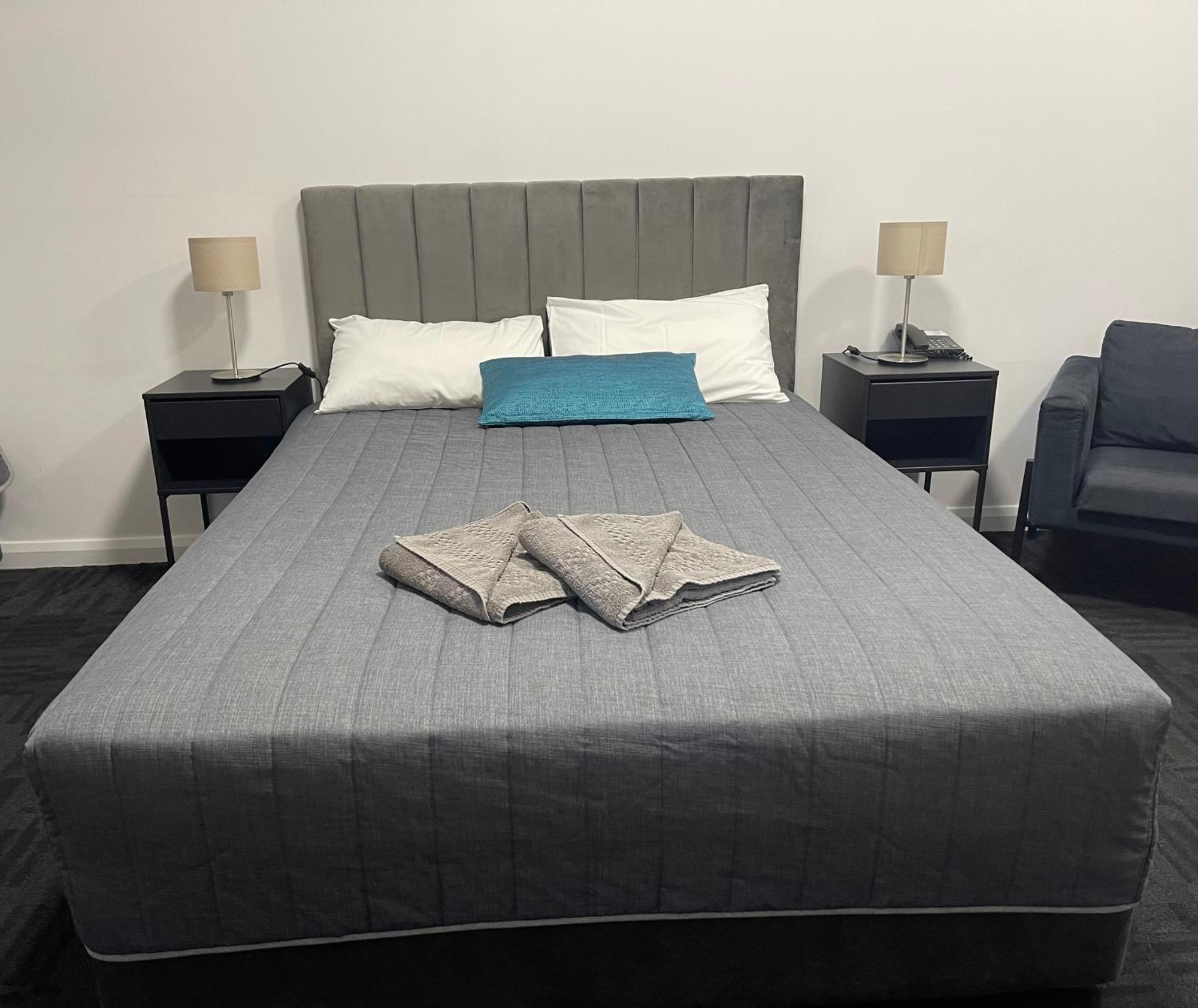West 3* Adelaide