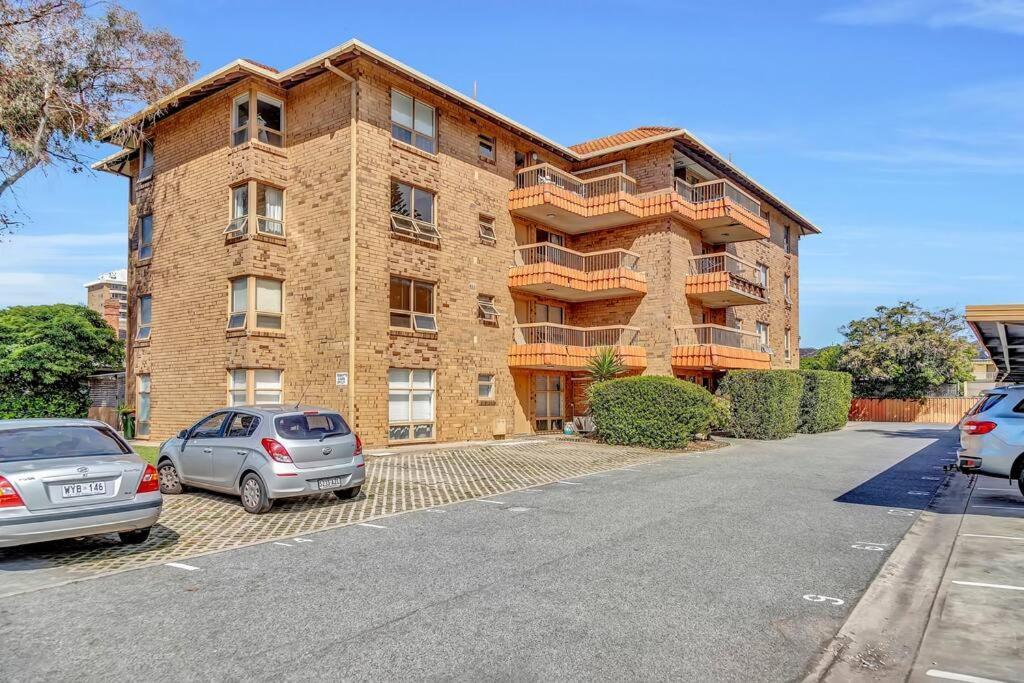 Charming Glenelg Stay, Walking Distance To *