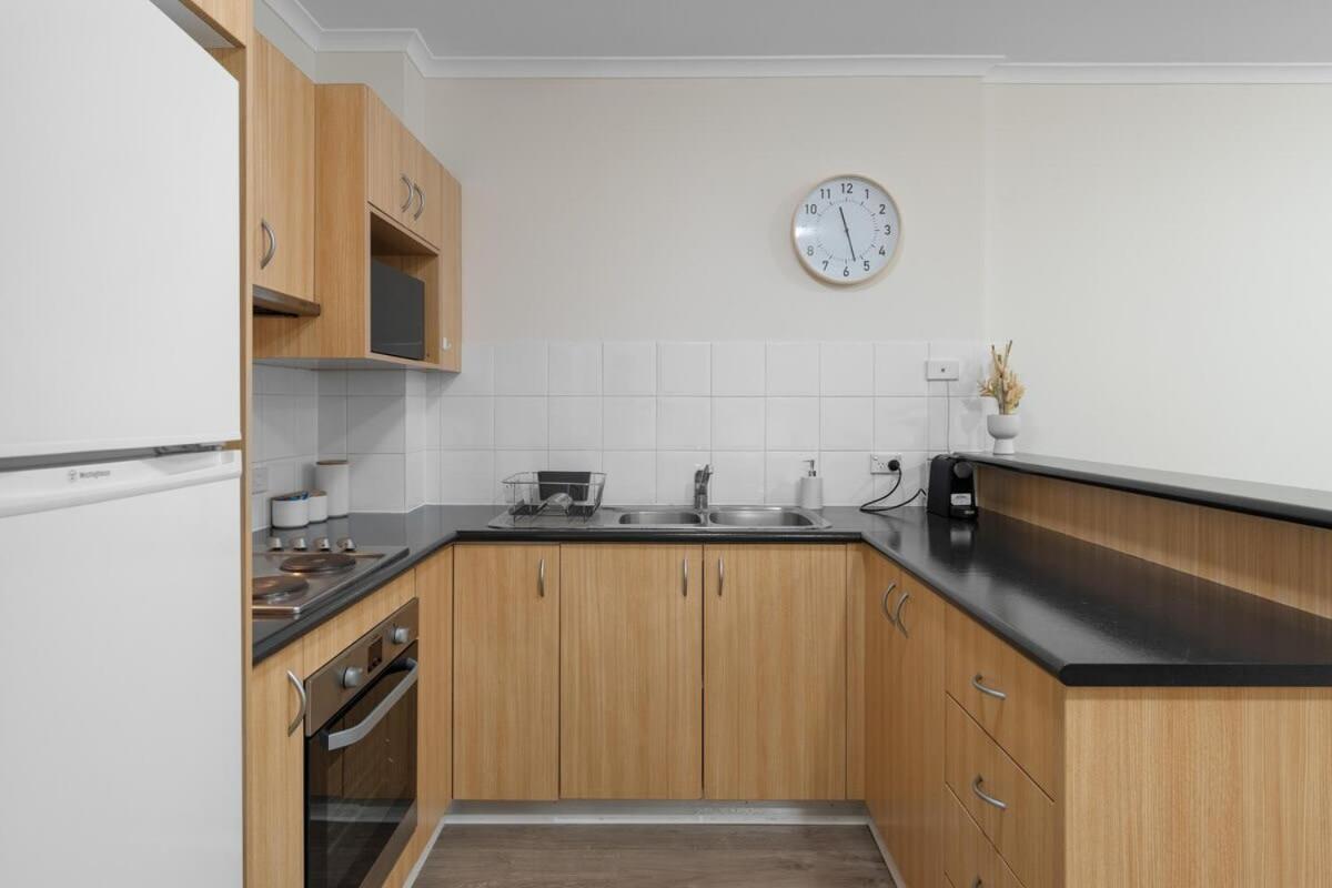 Hidden Gem Of Cbd - 3br Apt-free Parking-wifi *