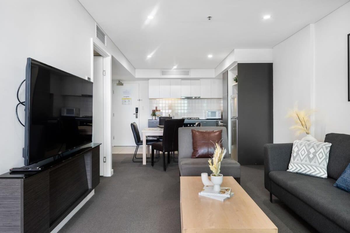 Cbd Modern 2br Free Parking Apartment