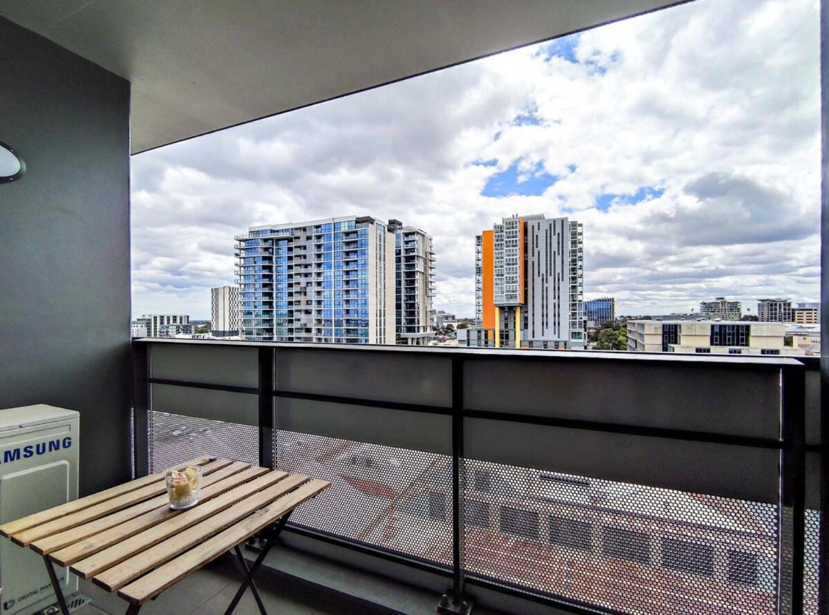 Apartment Walk To Market Parking Gym&pool View *