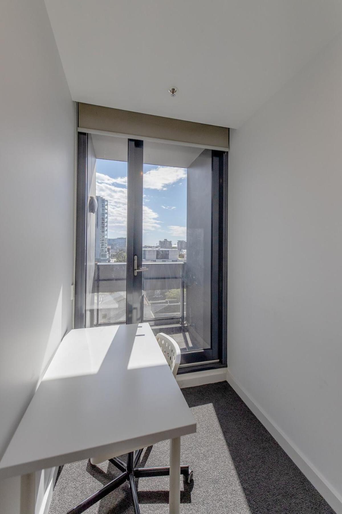 Apartment Walk To Market Parking Gym&pool View *