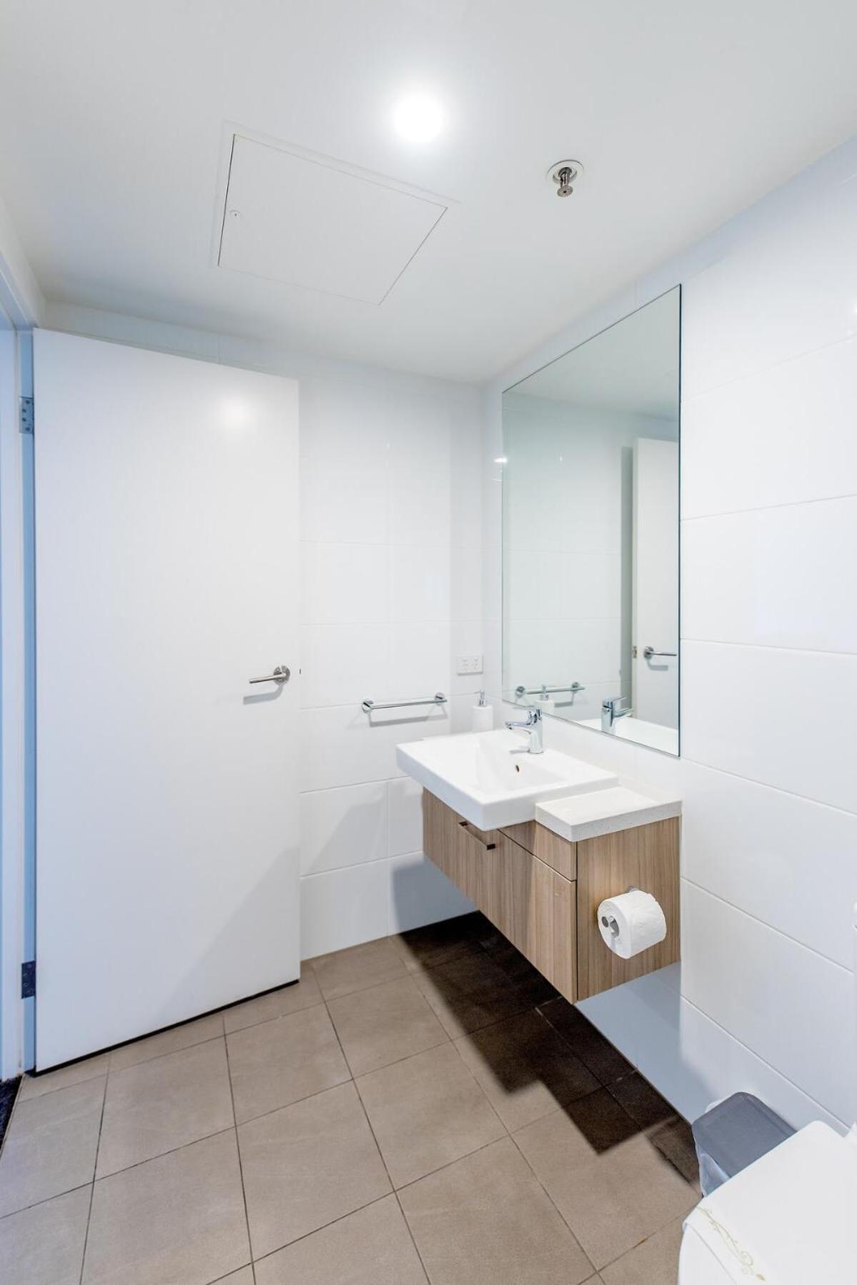 Apartment Walk To Market Parking Gym&pool View Adelaide