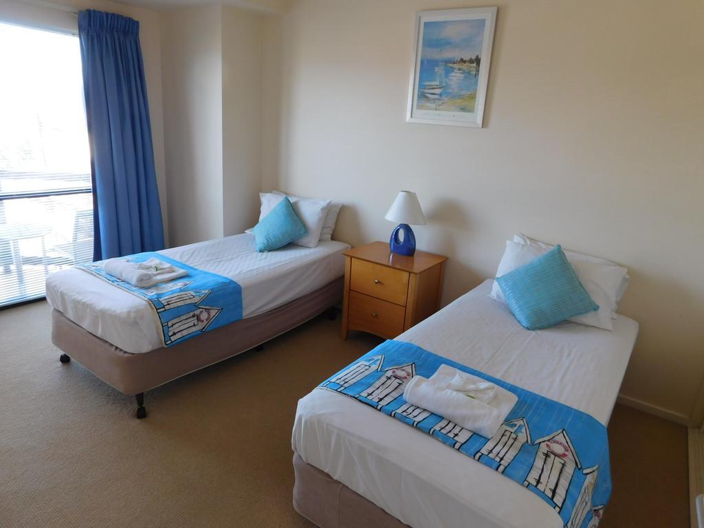 Glenelg Beachside
