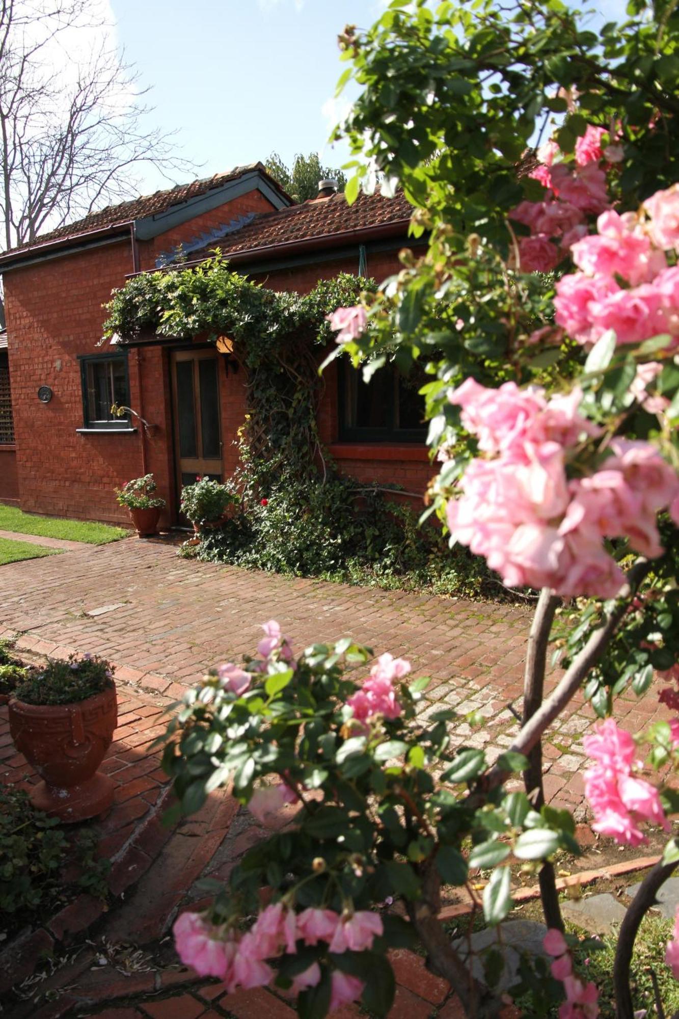Buxton Manor Bed & Breakfast