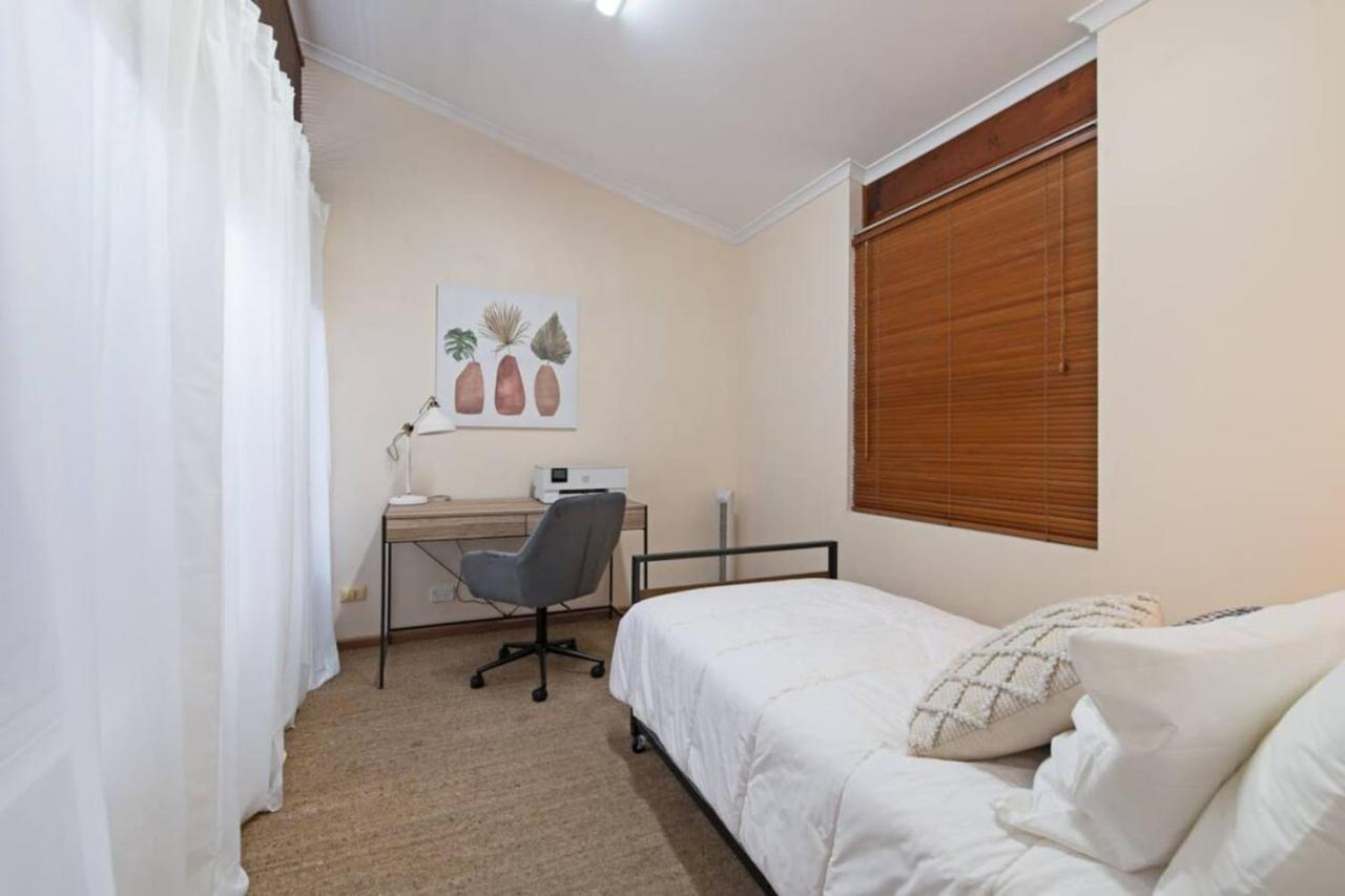Character And Charm 3br With Free Wine * Adelaide