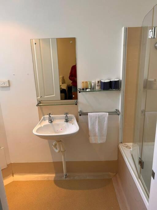 Entire Ensuite 304 *