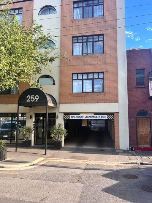 Entire Ensuite 304 Adelaide