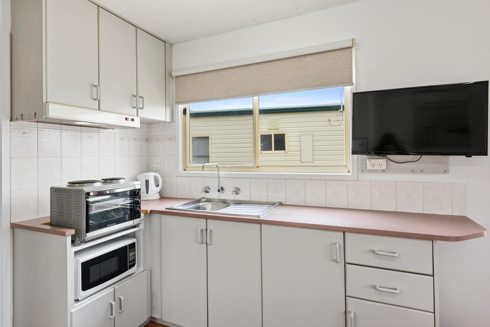 Discovery Parks - Beachfront Hotel Adelaide
