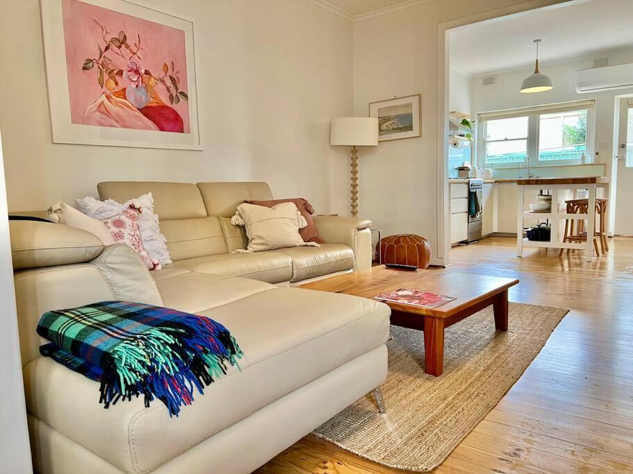 Apartment Six Kings - The Very Location