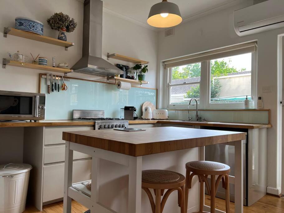 Apartment Six Kings - The Very Location