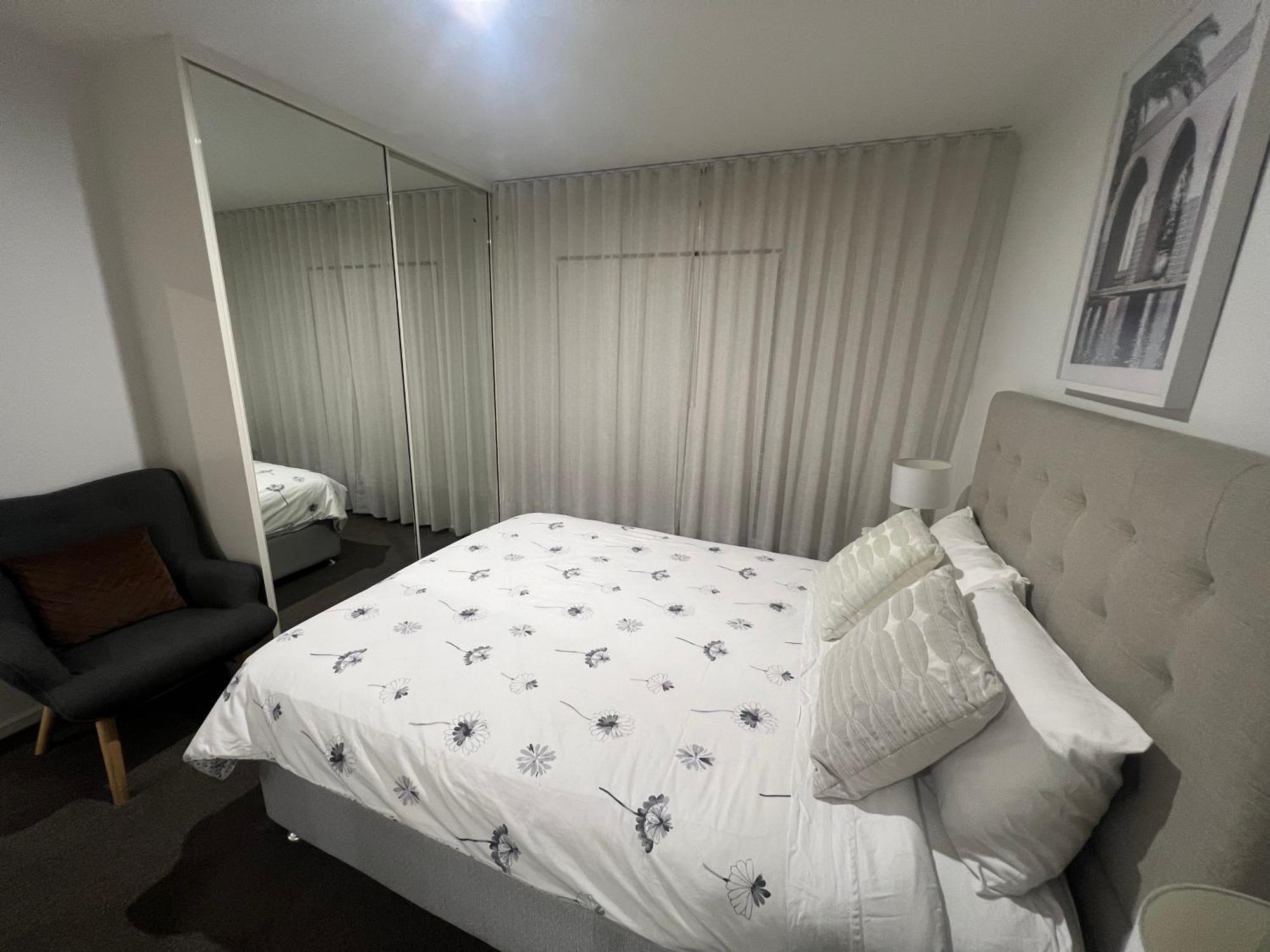 Cbd - 3br, 2bath & Carpark *