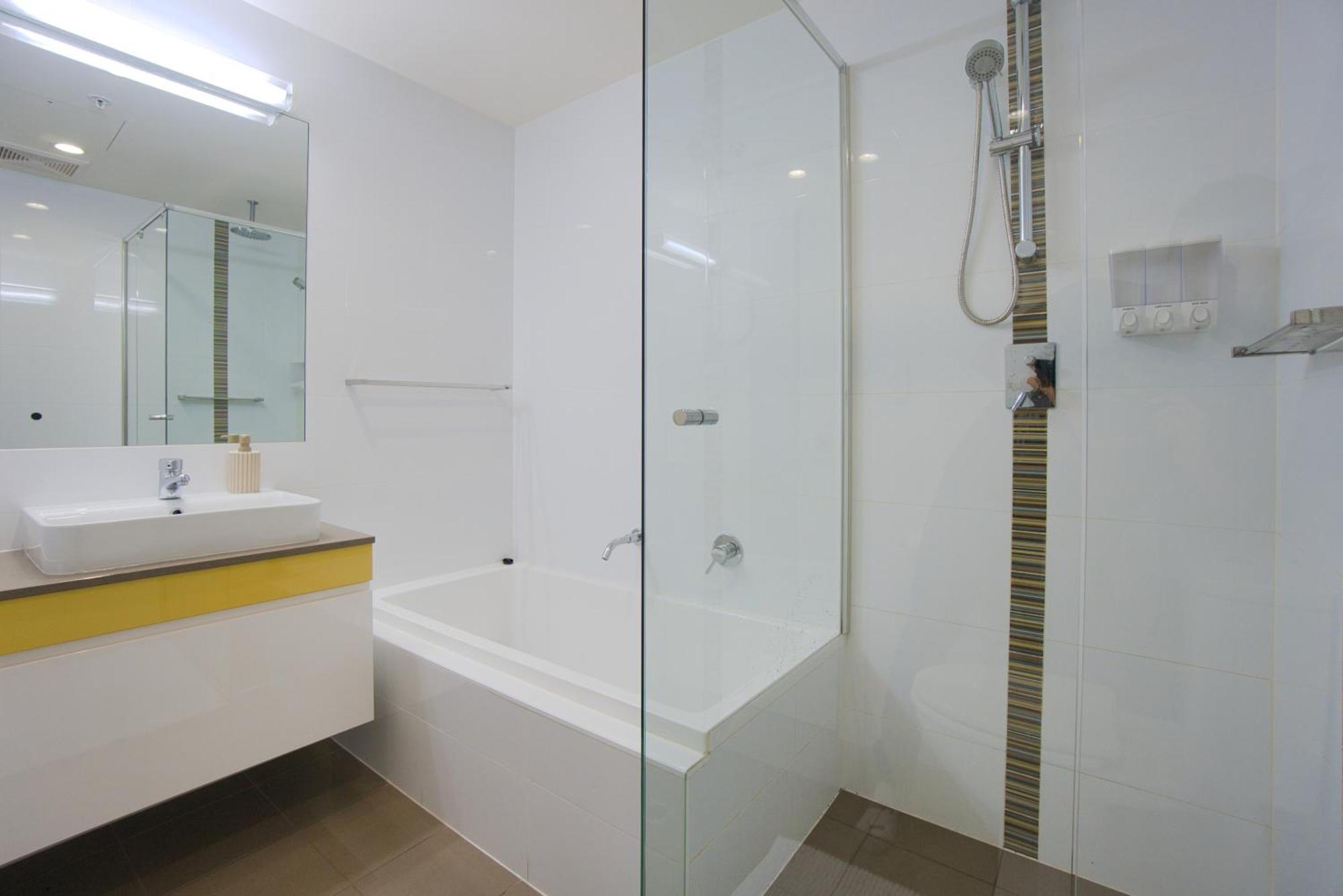 Luxury 2br Serviced 1206 At The Rowlands
