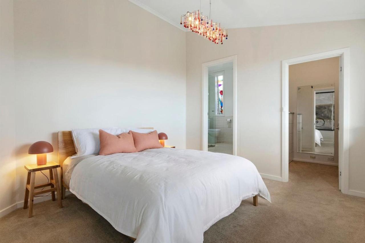 Sunset Estate In Mount Osmond Holiday home