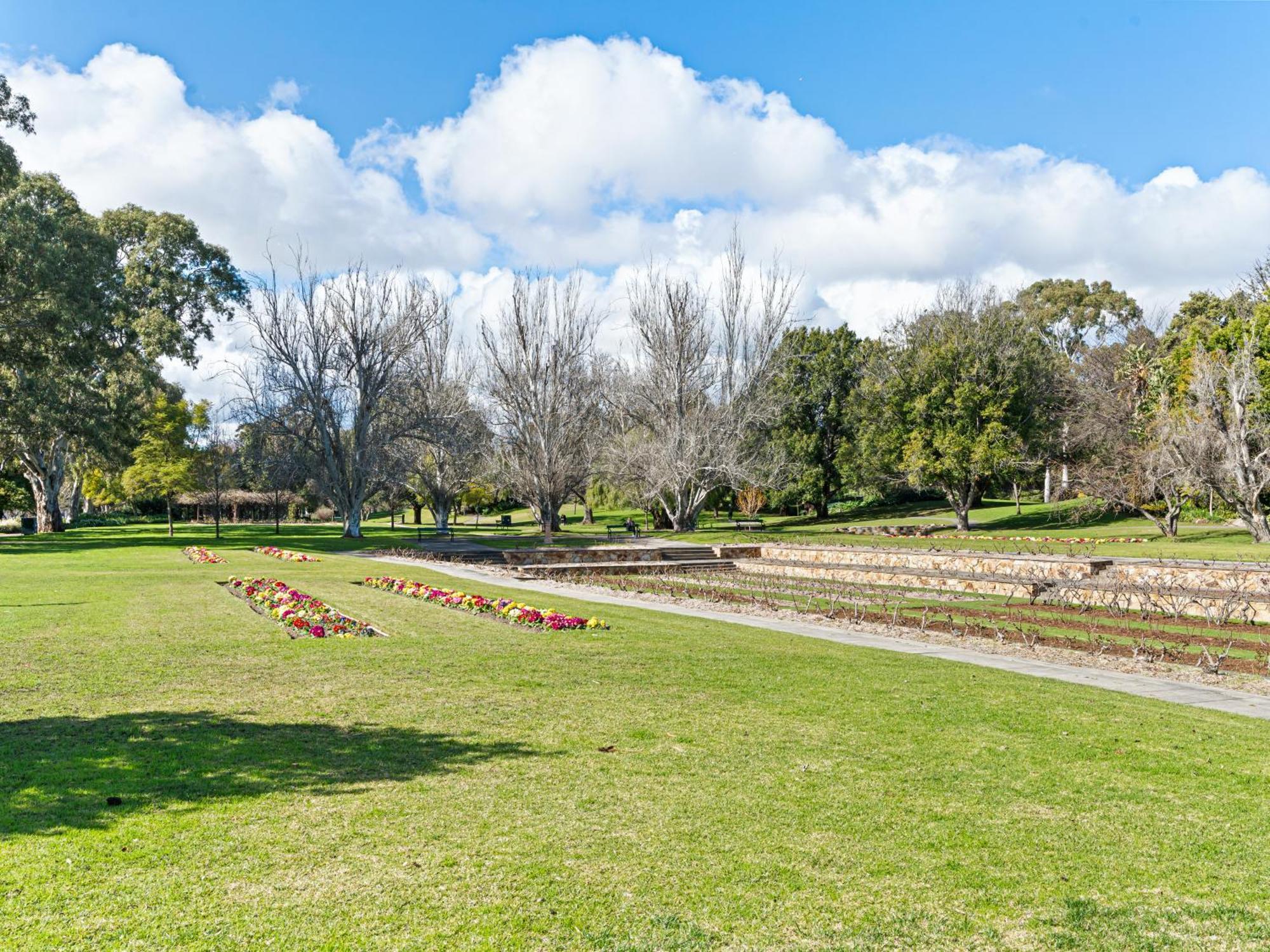 Parkland Vista Luxury Retreat Apartment Adelaide
