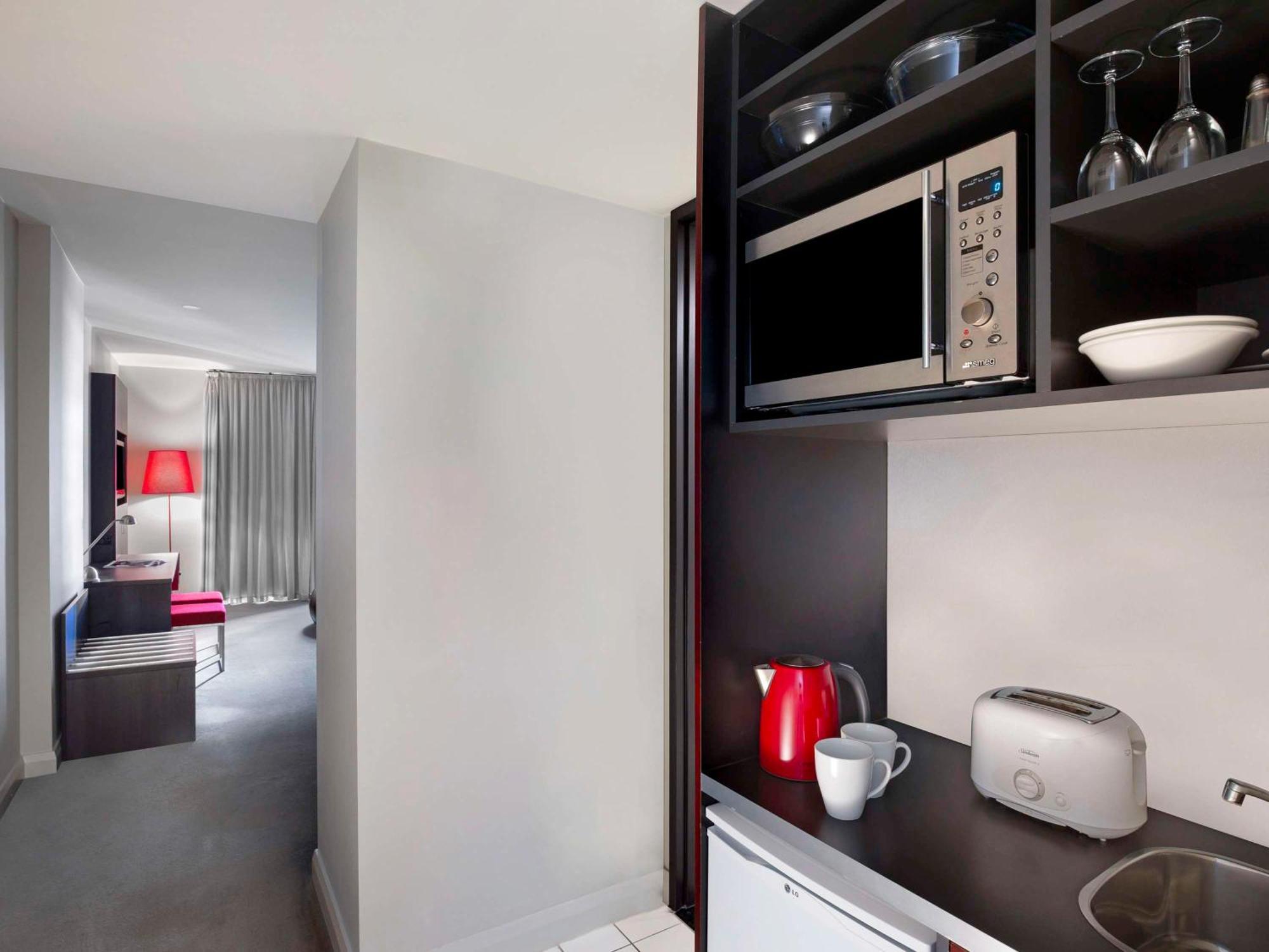 Hotel Mantra Hindmarsh Square 4*
