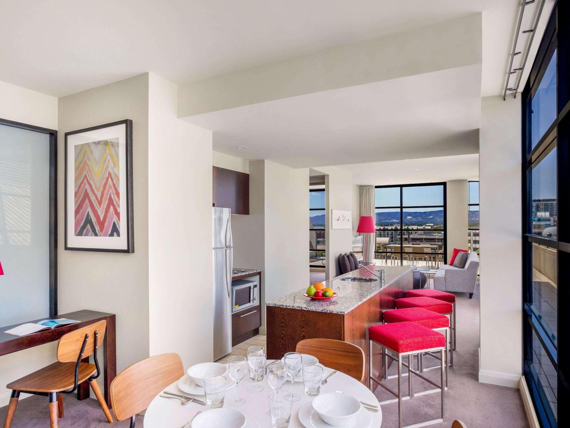 Mantra Hindmarsh Square 4*