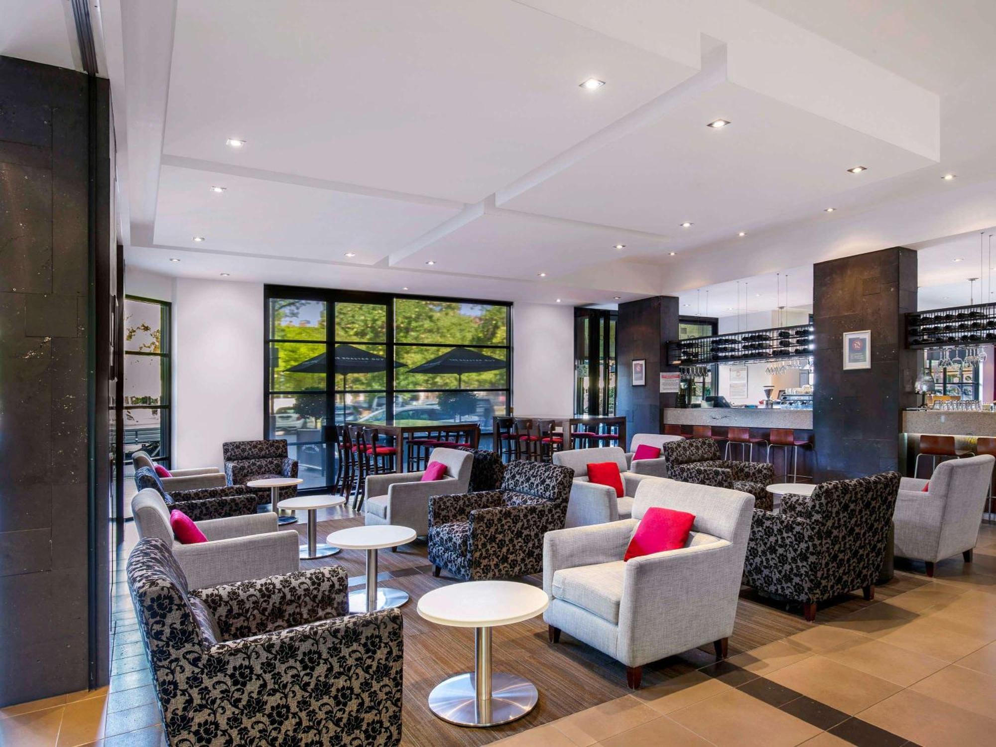 Mantra Hindmarsh Square 4* Adelaide
