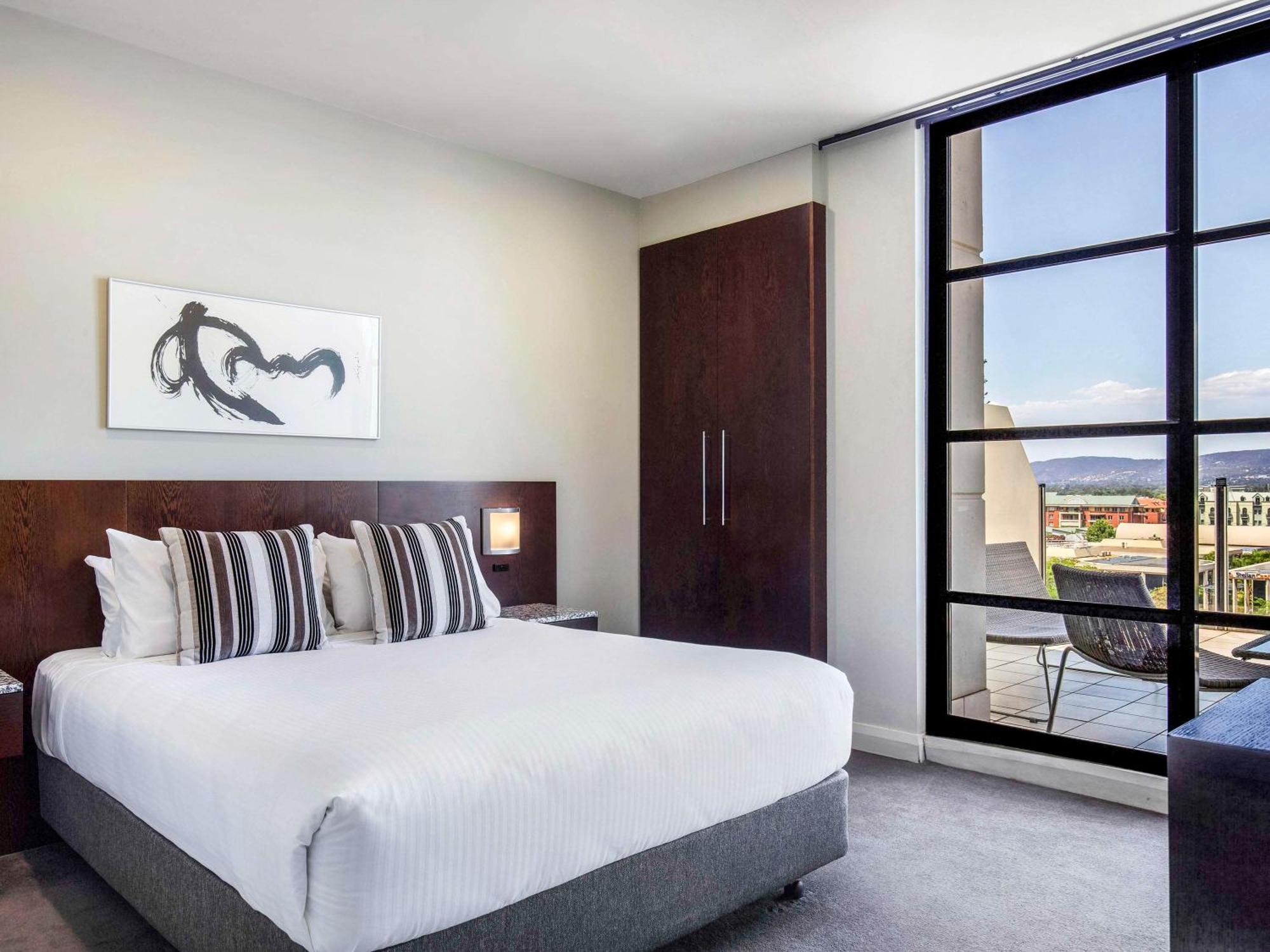 Mantra Hindmarsh Square Hotel 4*