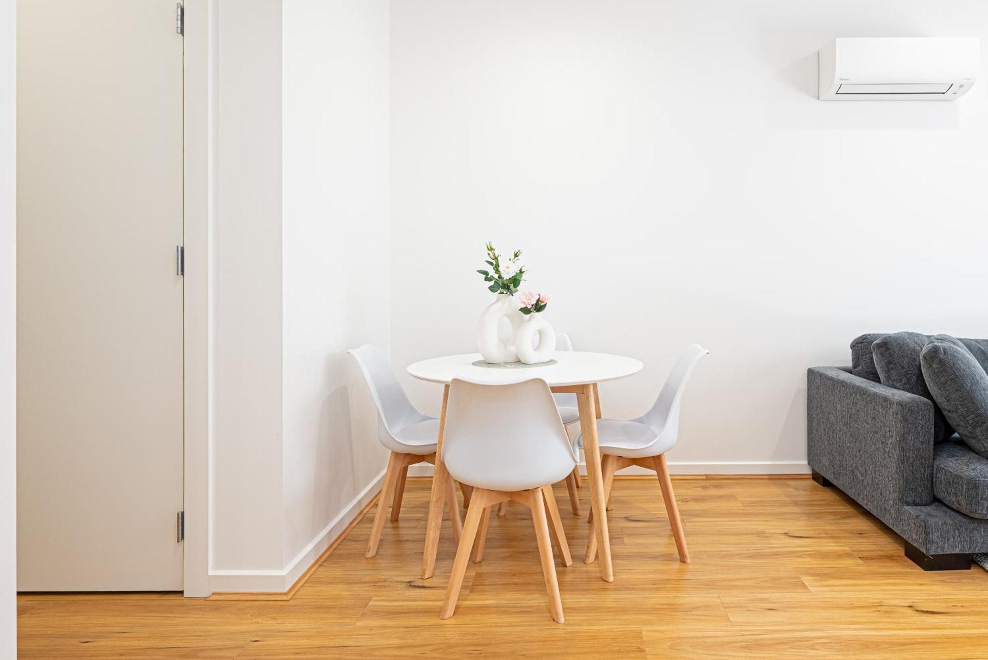 Chic Flinders Park Getaway Apartment *