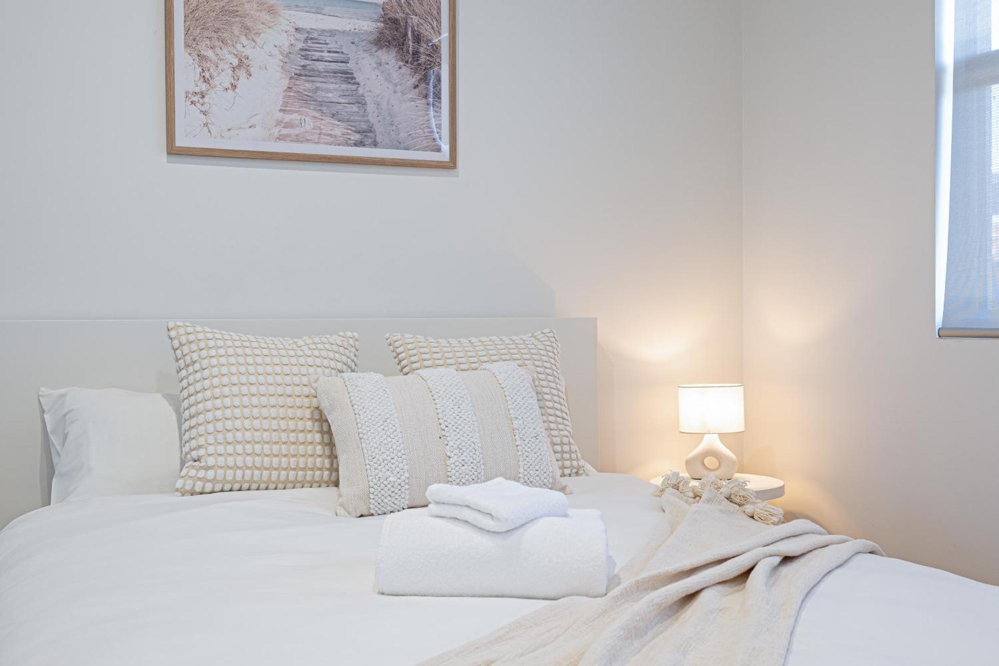 Chic Flinders Park Getaway *