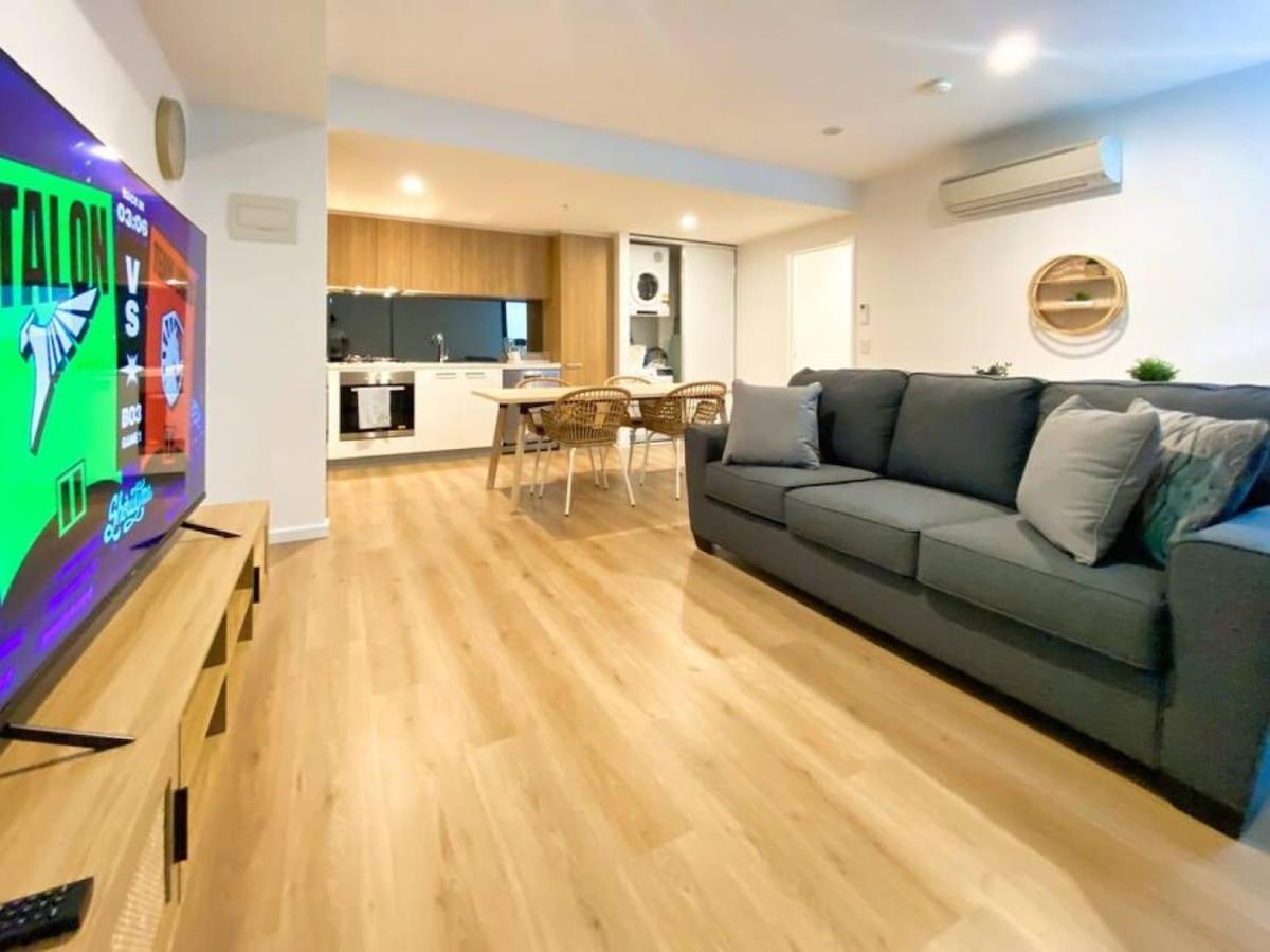 Beautiful 2br At Cbd With Pool-gym-bbq