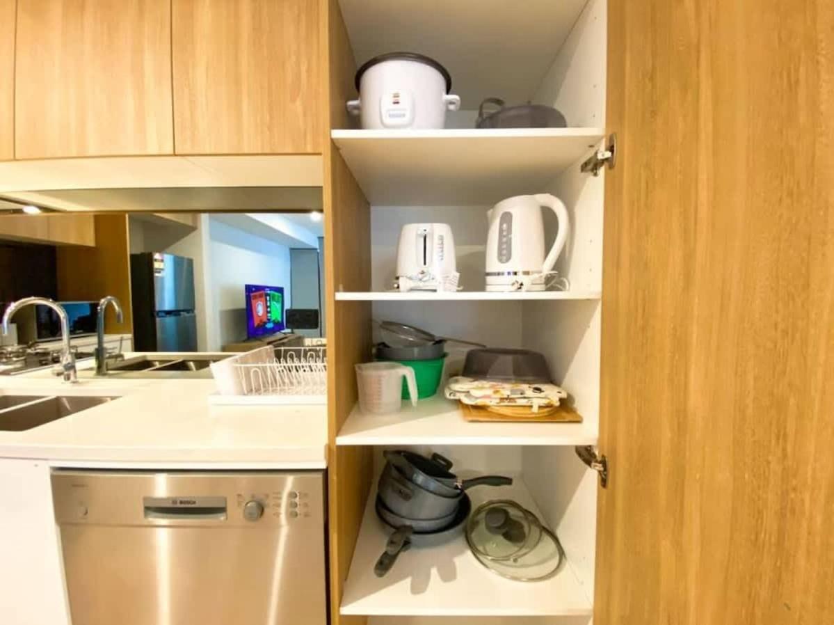Beautiful 2br At Cbd With Pool-gym-bbq Apartment