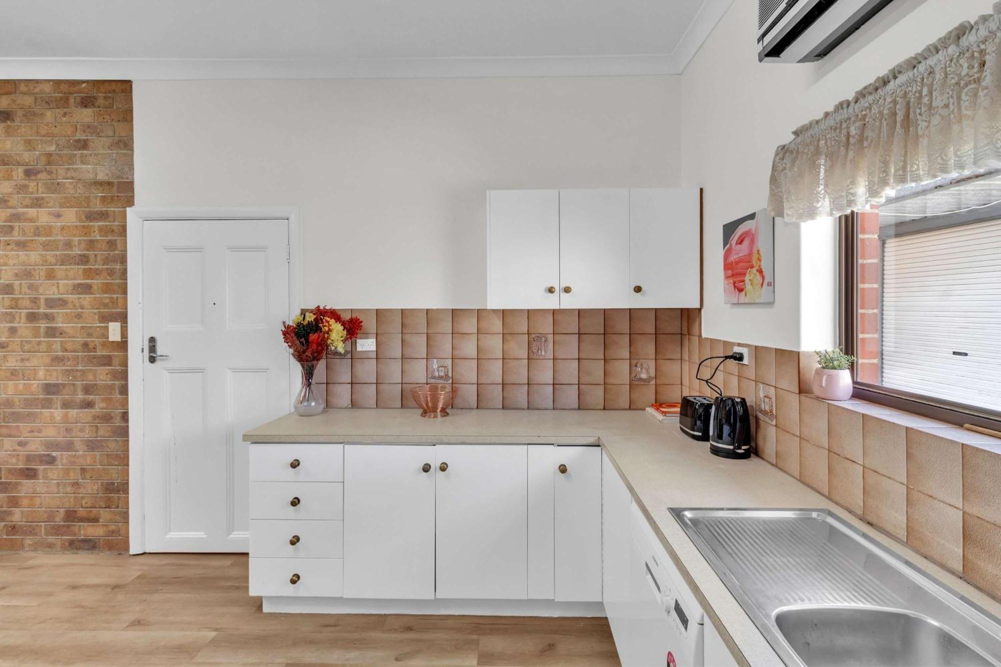 Charming Family Retreat With Arcade - Glenunga *
