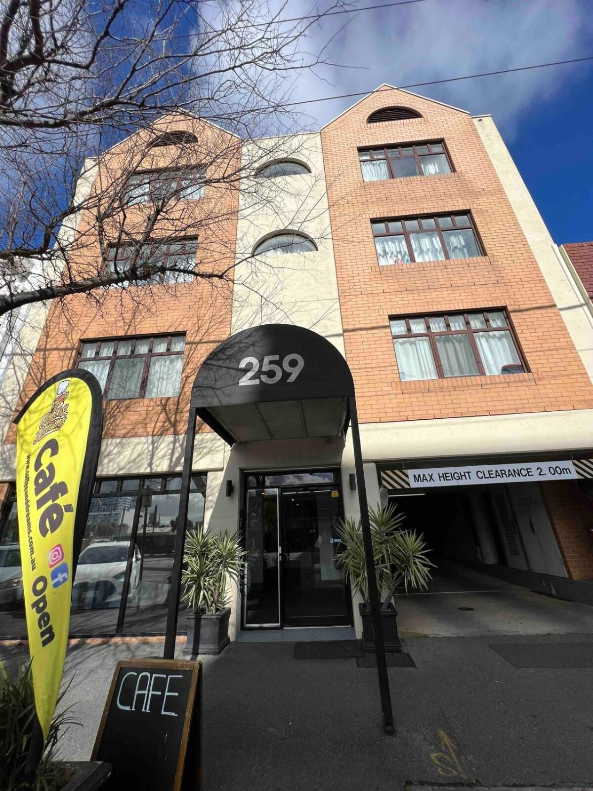312 Gouger Apartment