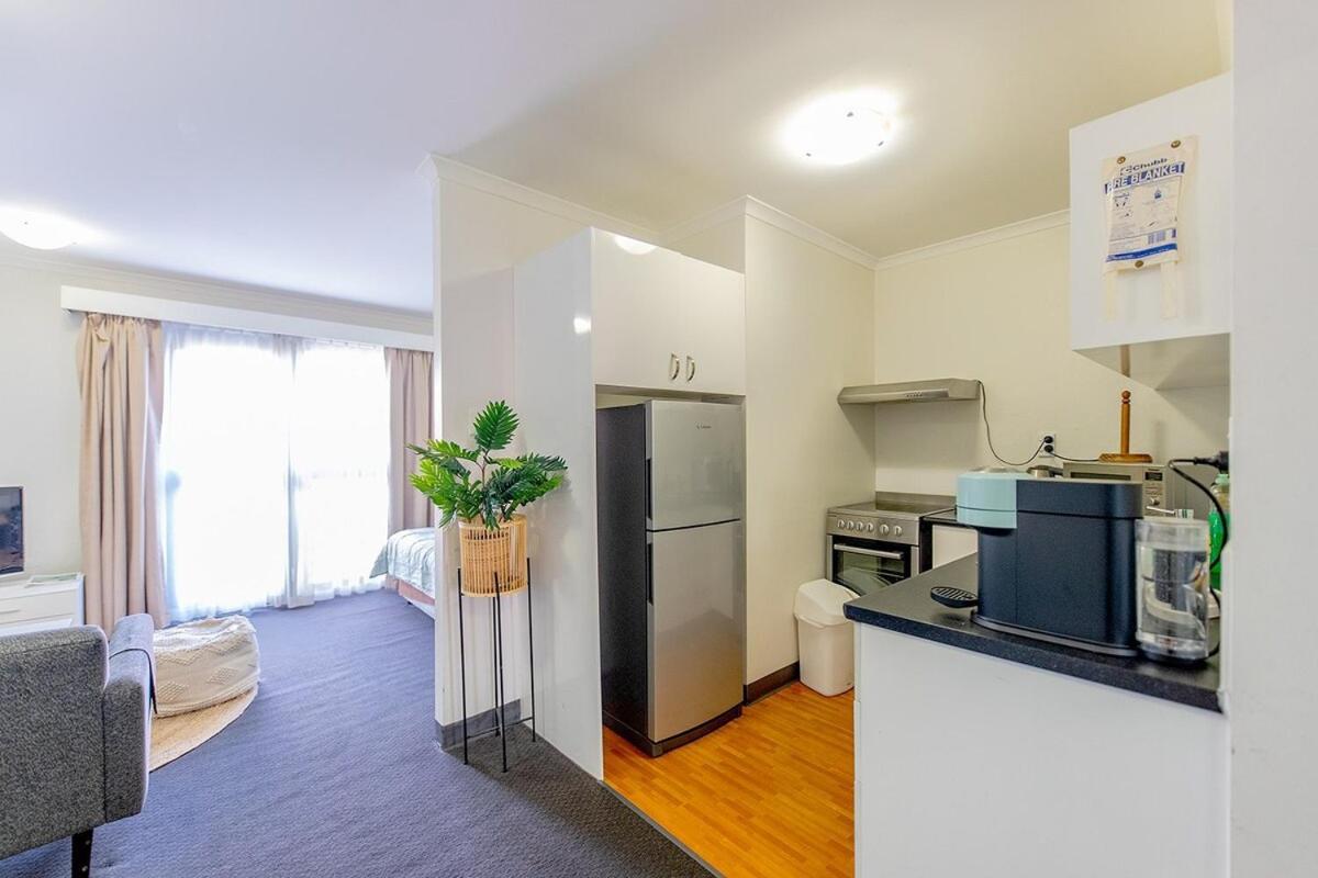Cozy With Free Parking In Cbd Apartment *