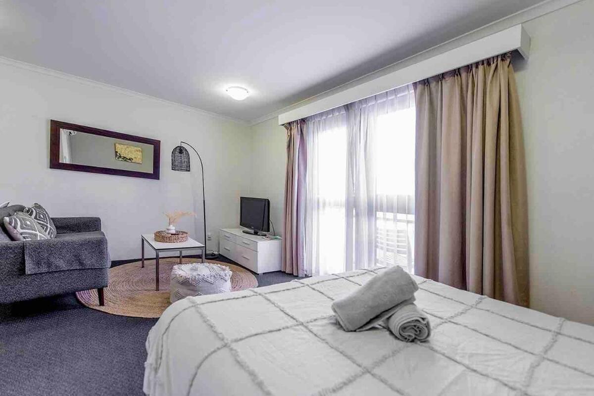 Cozy With Free Parking In Cbd *