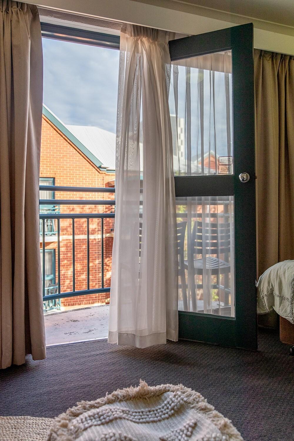 Cozy With Free Parking In Cbd