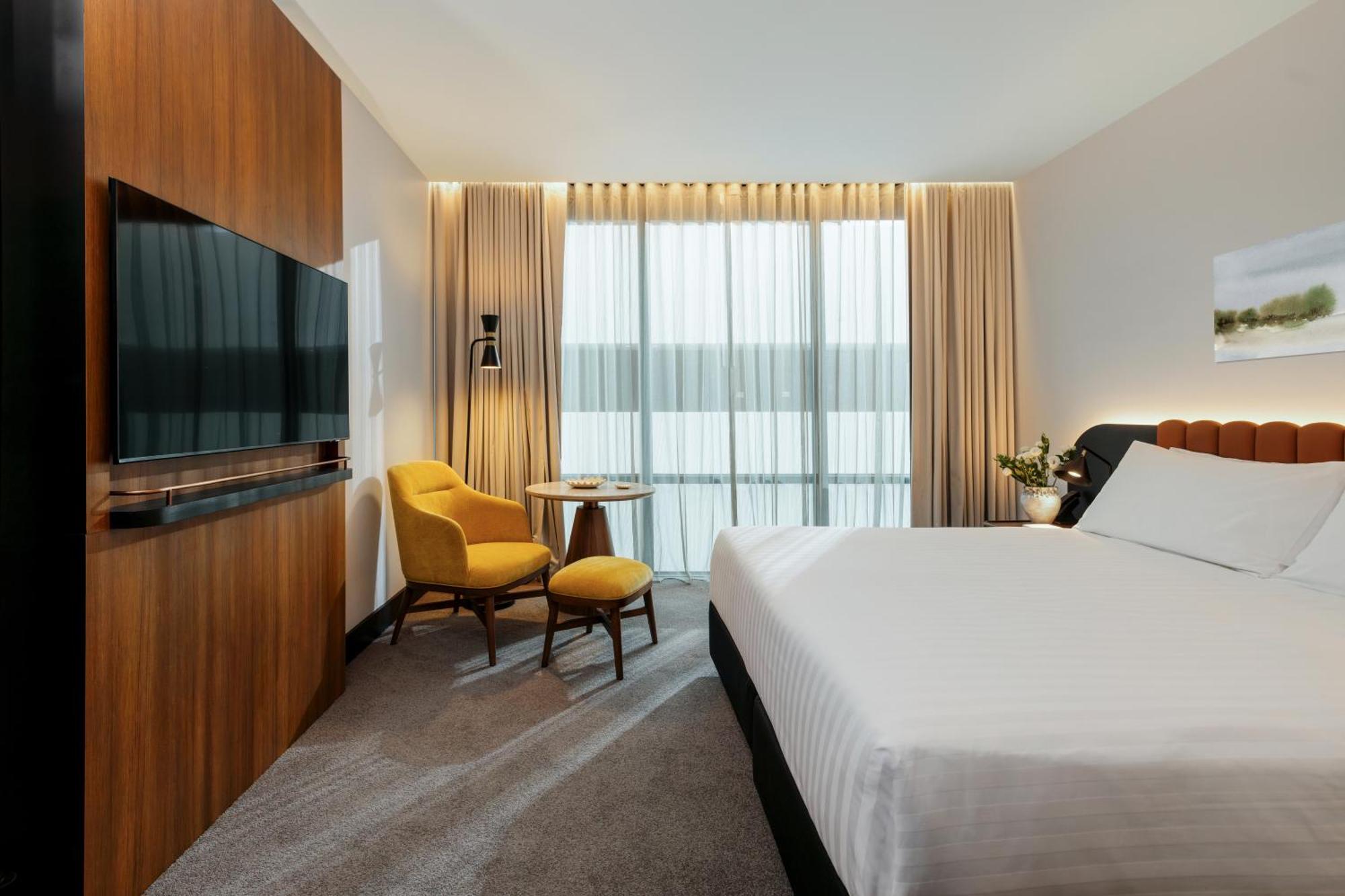 Crowne Plaza Mawson Lakes By Ihg 4*