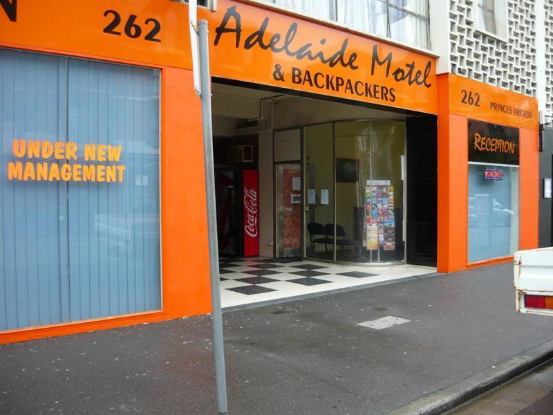 Hostel & Backpackers *