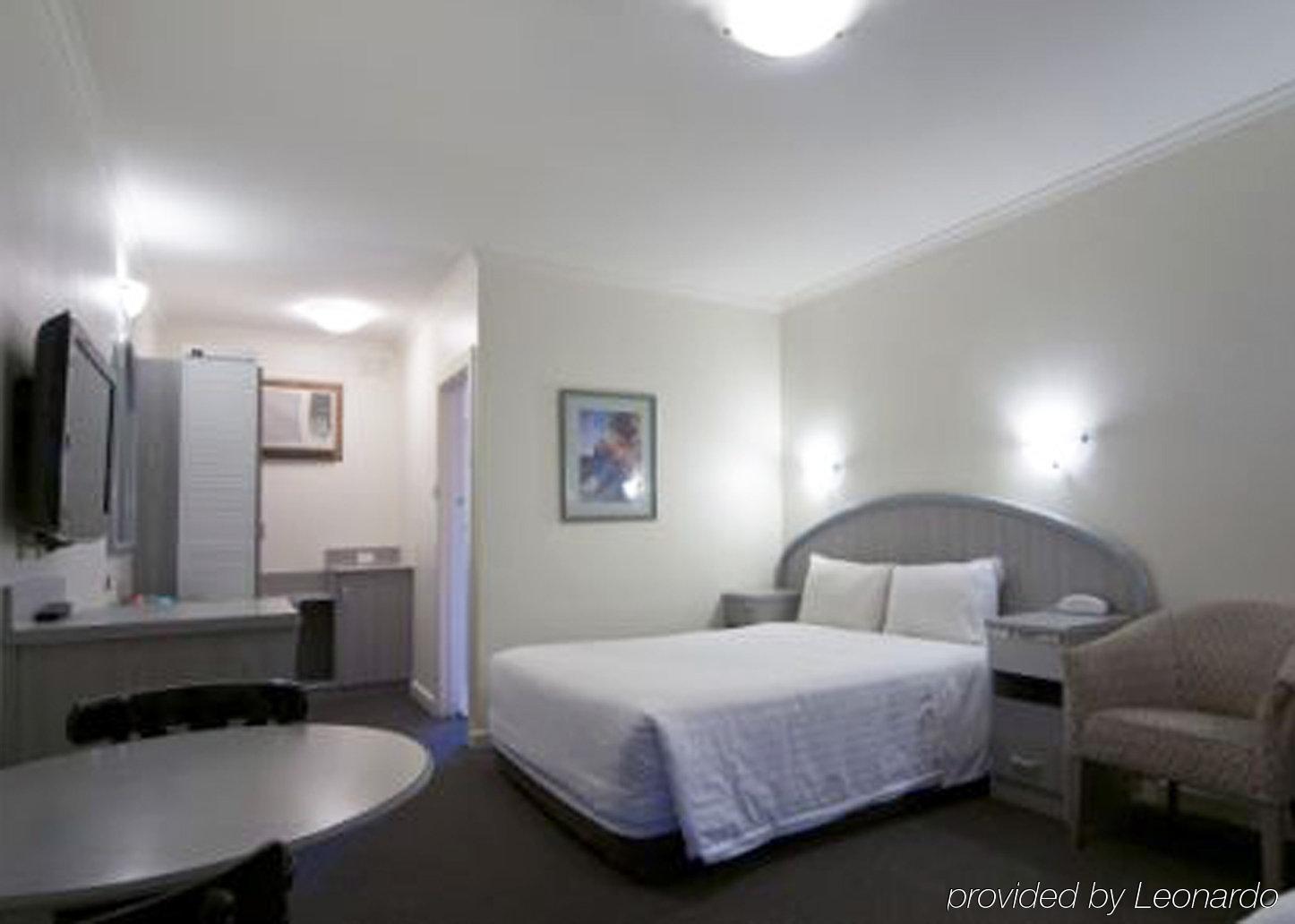 Comfort & Manhattan Hotel Adelaide
