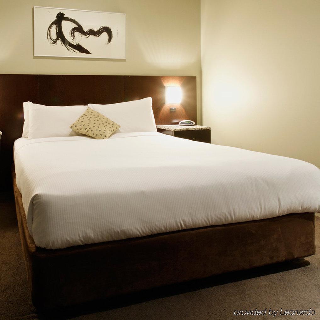 Mantra Hindmarsh Square 4*