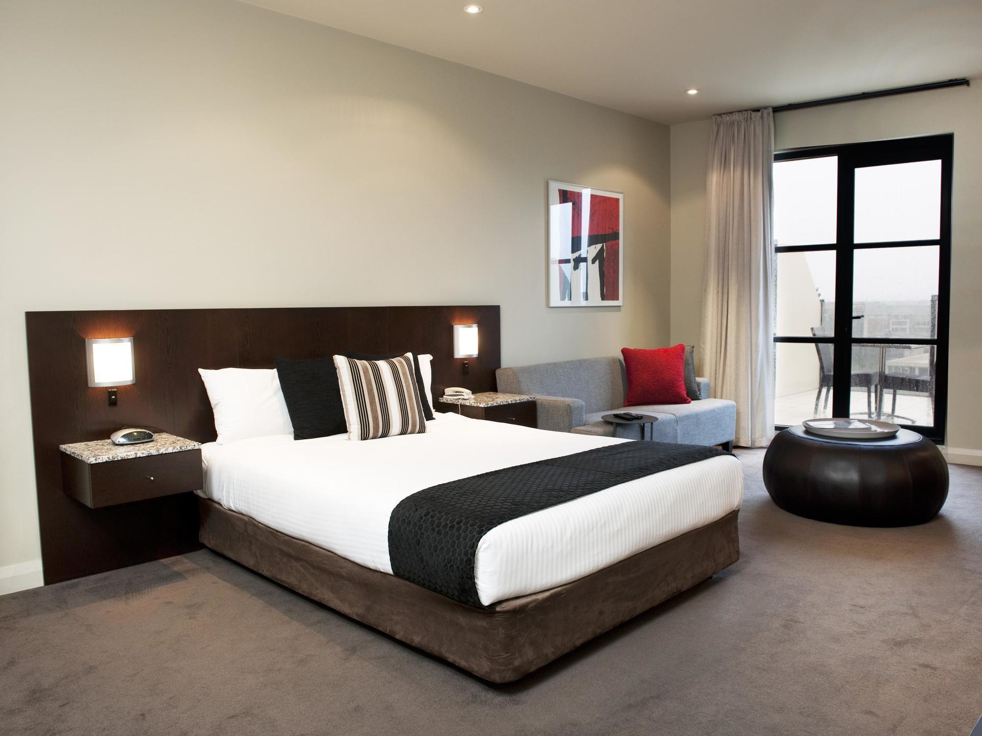 Mantra Hindmarsh Square 4*