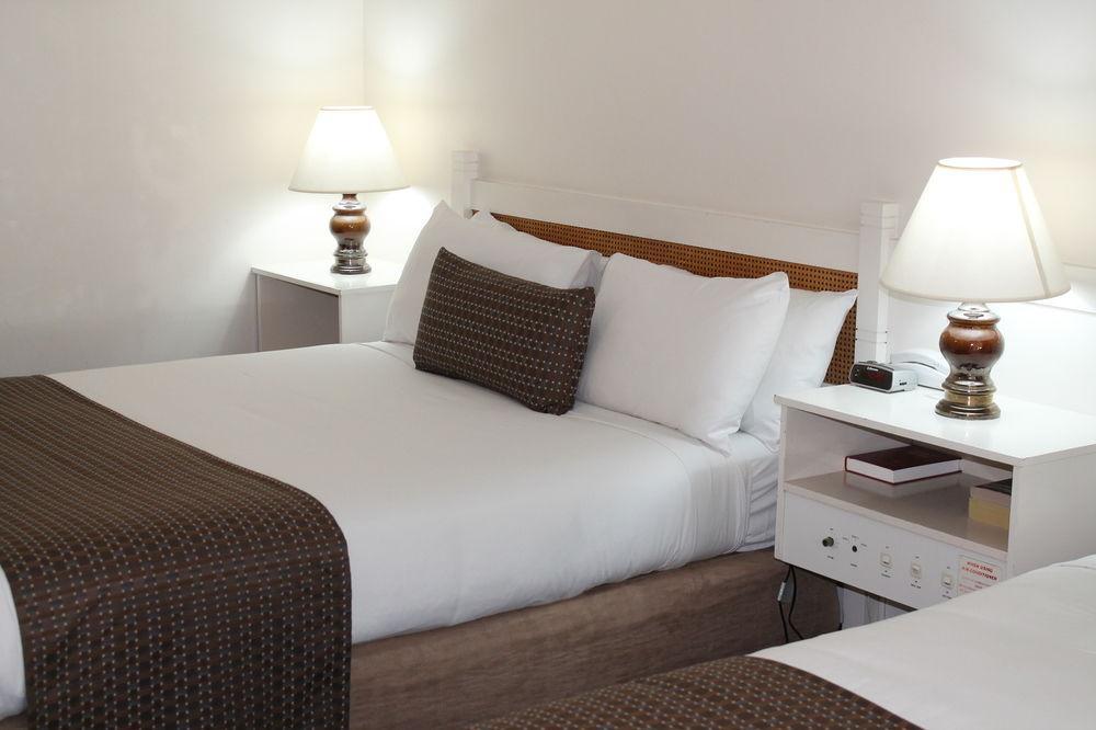 Econo Dockside Glenelg *