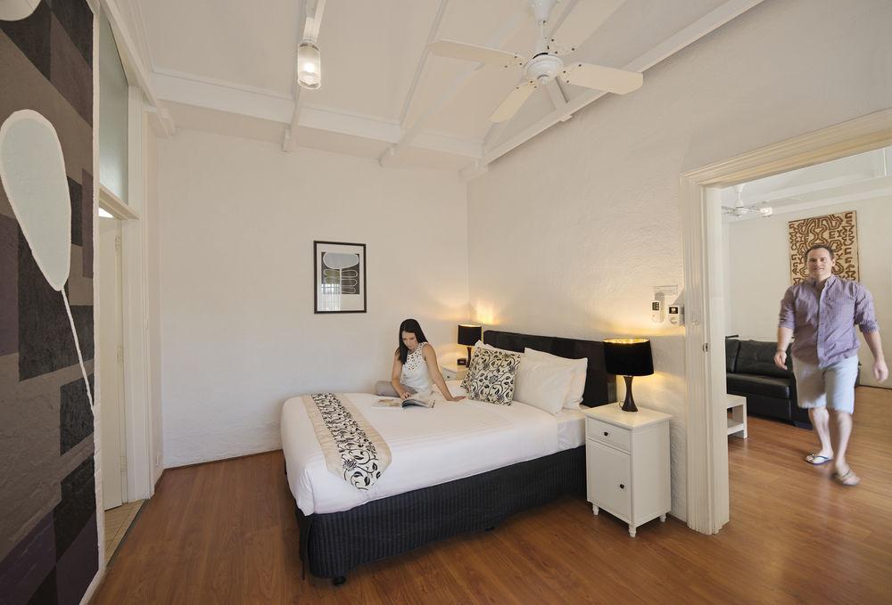 Seawall Aparthotel 4*
