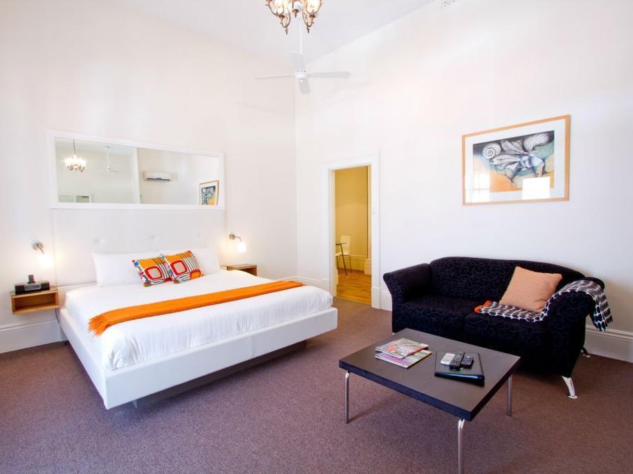Seawall Aparthotel 4*