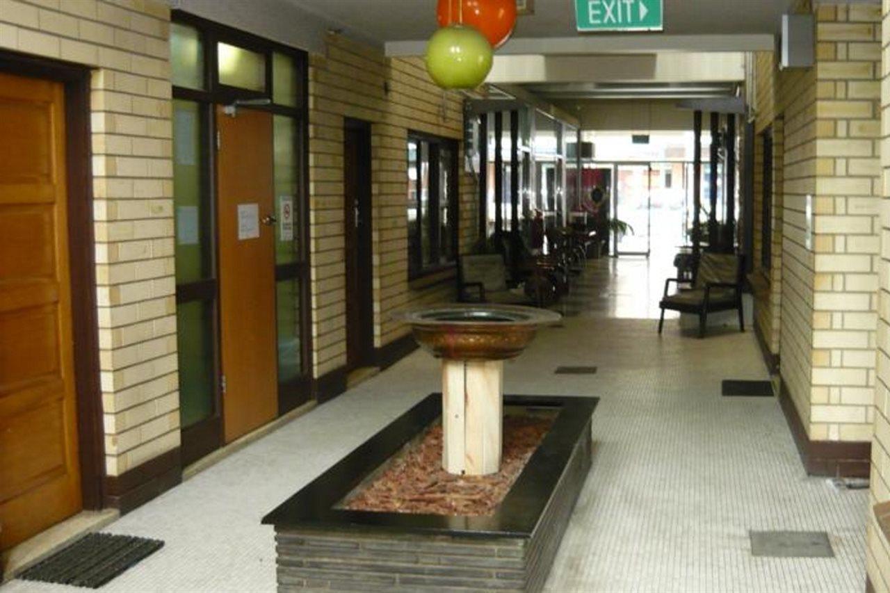 & Backpackers Adelaide