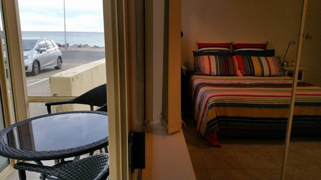 Acaill Accommodation Esplanade Living Self Check-In Self Check-Out Apartment Adelaide