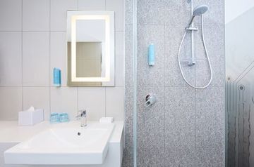 Hotel Express Centre By Ihg 4*