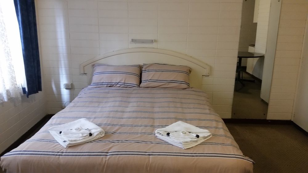 & Backpackers Adelaide
