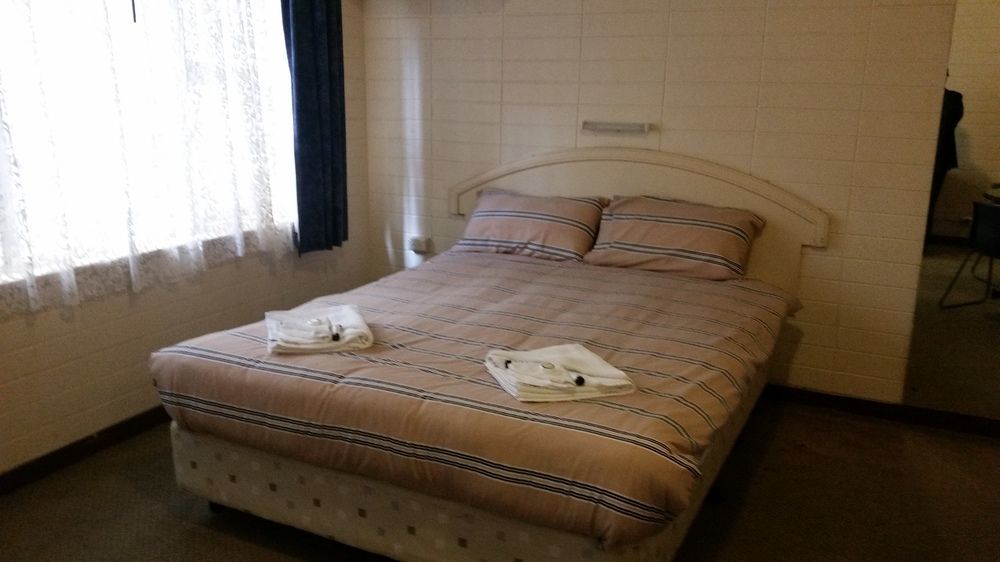 & Backpackers Hostel Adelaide
